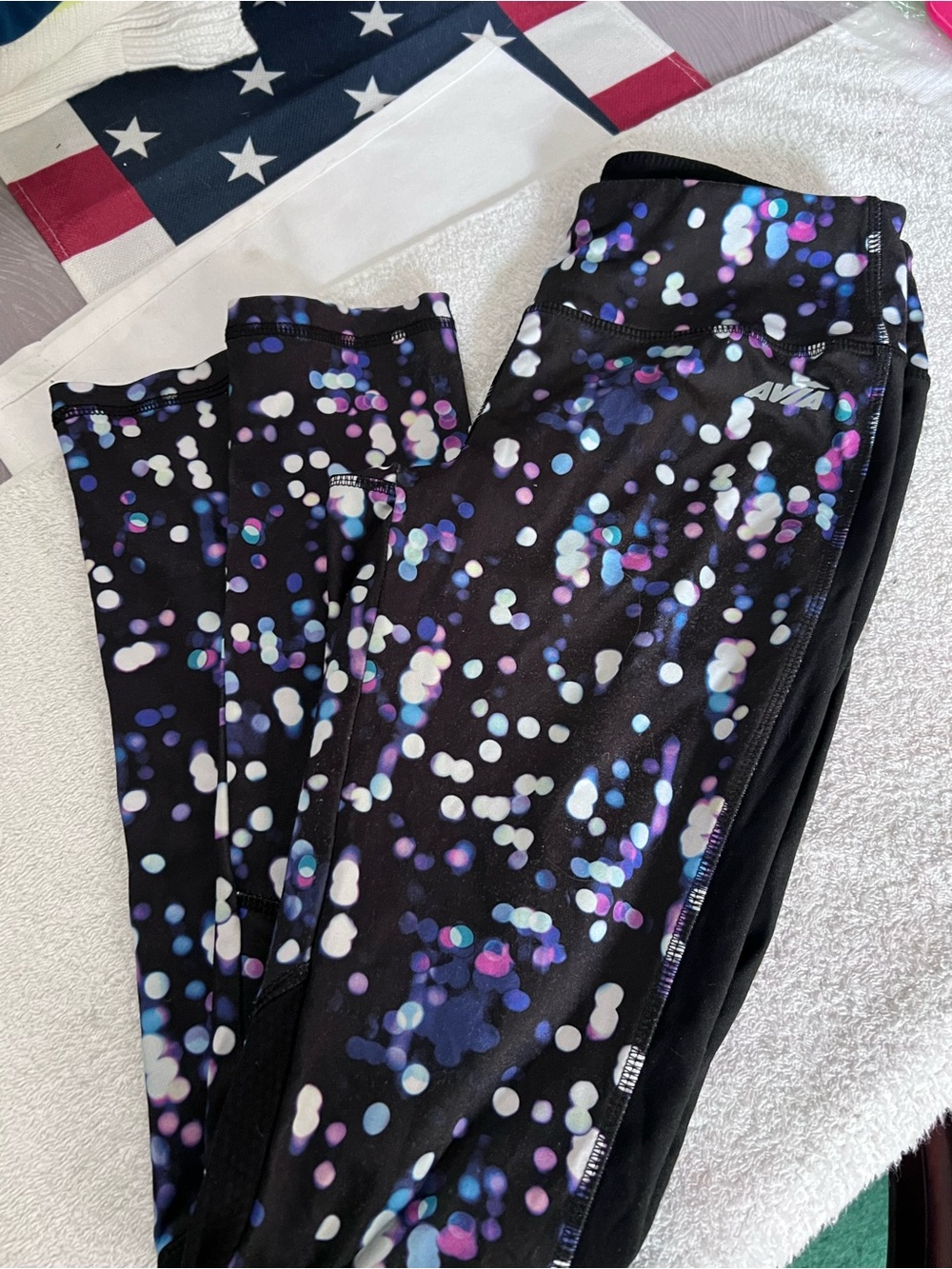 Avia Women’s XS Black Multicolor Confetti Print Athletic Leggings Mesh Panel